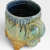 Mug with Feet and Line Texture